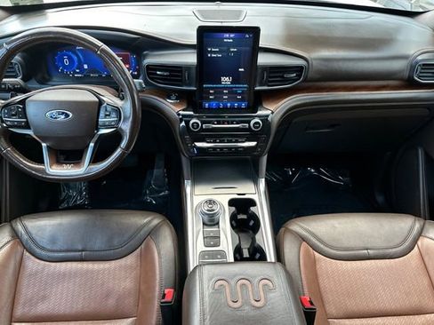 Used 2021 Ford Explorer King Ranch w/ Premium Technology Package image 15