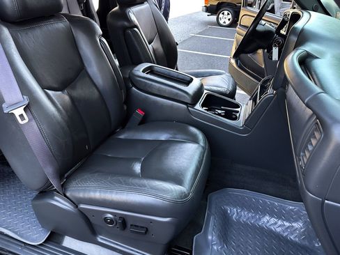 Used 2005 GMC Sierra 3500 SLT image 26