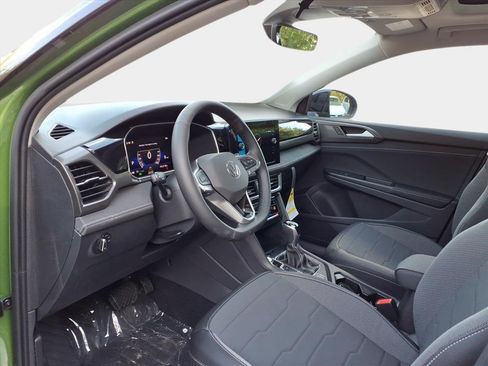 New 2025 Volkswagen Taos SE image 10
