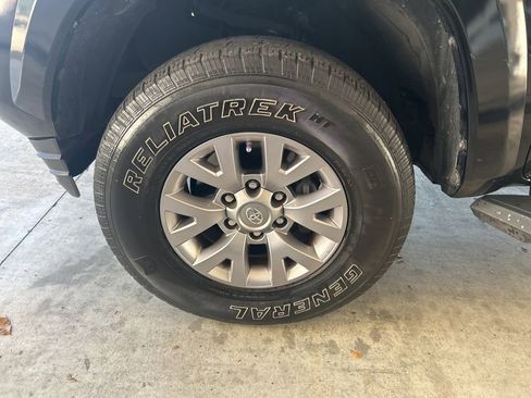 Used 2017 Toyota Tacoma 2WD Double Cab image 13