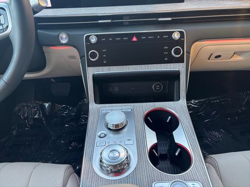 Used 2025 Genesis GV80 2.5T Advanced image 11