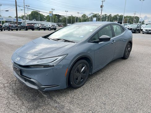 Used 2024 Toyota Prius LE FWD image 1