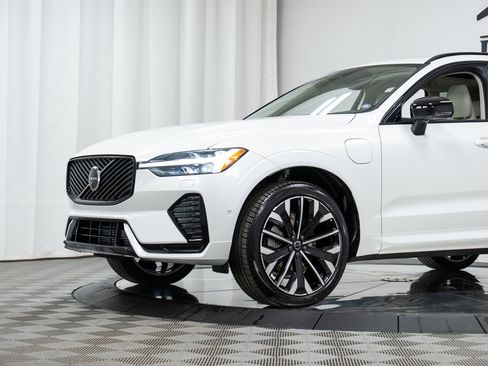 New 2026 Volvo XC60 T8 Ultra w/ Climate Package image 25