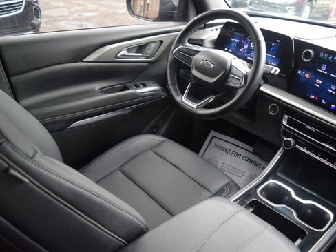 Used 2024 Chevrolet Traverse LT w/ Trailering Package FWD image 18