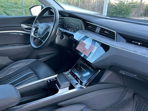 Used 2022 Audi e-tron Premium Plus w/ Premium Plus Package image 64