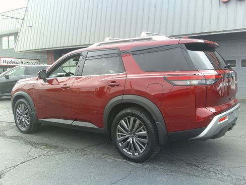 Used 2023 Nissan Pathfinder SL w/ SL Premium Package AWD/4WD image 5