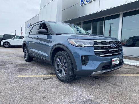 New 2026 Ford Explorer Active w/ Active Comfort Package image 2