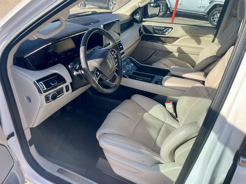 Used 2019 Lincoln Navigator Select w/ Technology Package RWD image 10