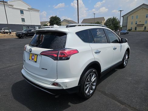 Used 2017 Toyota RAV4 Limited FWD image 4