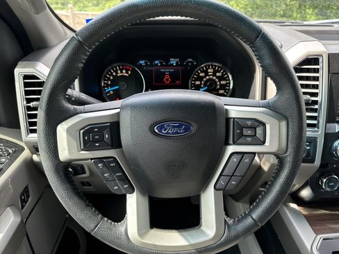 Used 2015 Ford F150 Lariat RWD image 12