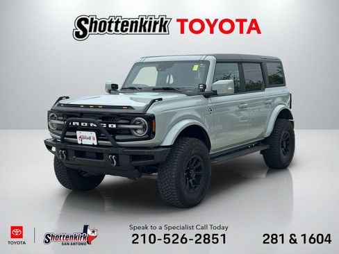 Used 2023 Ford Bronco Outer Banks AWD/4WD image 1