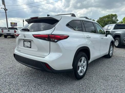 Used 2023 Toyota Highlander L FWD image 8
