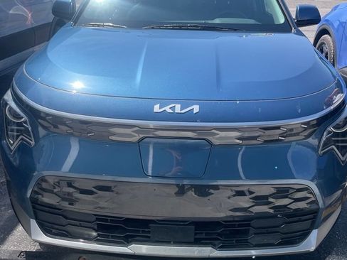 Used 2023 Kia Niro Wind w/ Wind Preserve Package FWD image 6