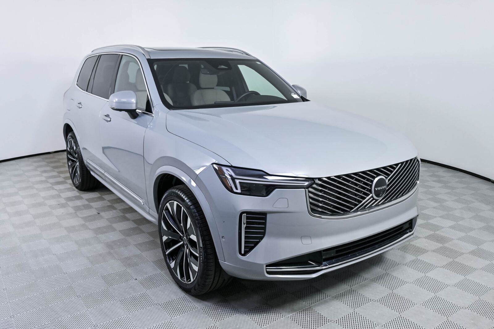 Certified 2026 Volvo XC90 B6 Plus AWD/4WD image 24