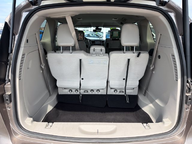 Used 2018 Chrysler Pacifica Touring-L Plus FWD image 29