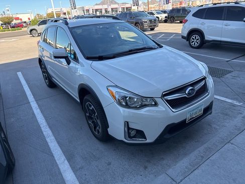 Used 2017 Subaru Crosstrek 2.0i Premium image 1