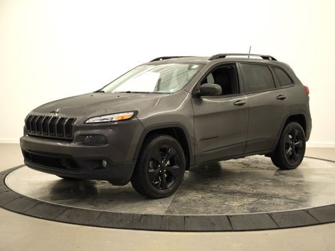 Used 2018 Jeep Cherokee Limited w/ Technology Group image 7