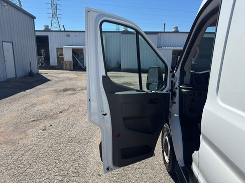 Used 2024 Ford Transit 250 148 Medium Roof RWD image 14