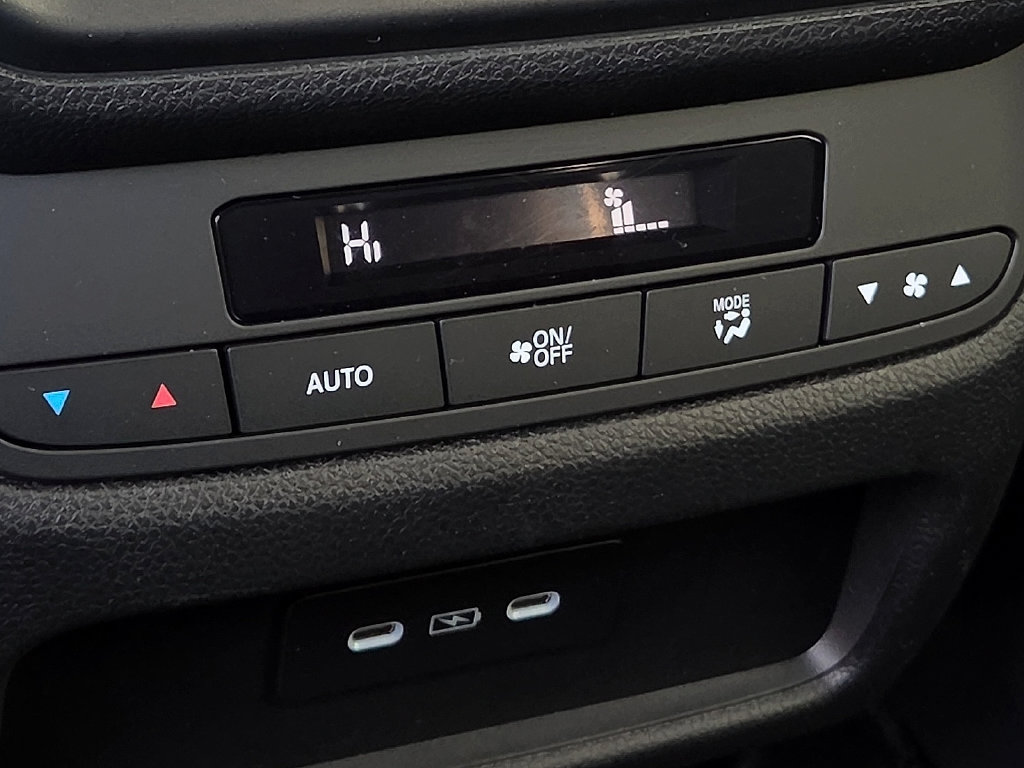 Used 2025 Honda Pilot EX-L image 11