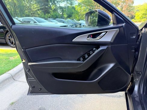 Used 2017 MAZDA MAZDA3 Sport FWD image 18