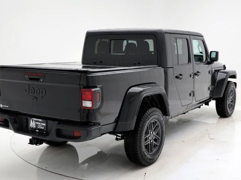 Used 2024 Jeep Gladiator Sport AWD/4WD image 8