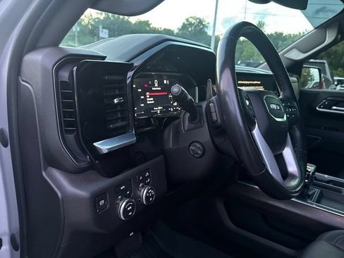Used 2022 GMC Sierra 1500 SLT w/ SLT Premium Plus Package AWD/4WD image 14