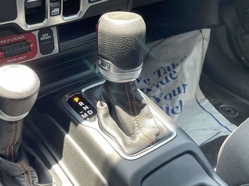 Used 2022 Jeep Gladiator Mojave w/ Cold Weather Group AWD/4WD image 40
