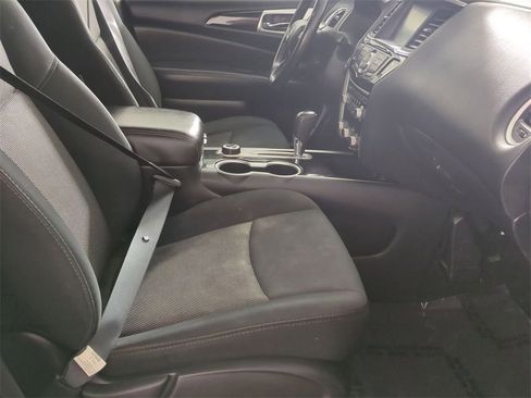 Used 2018 Nissan Pathfinder SV image 24