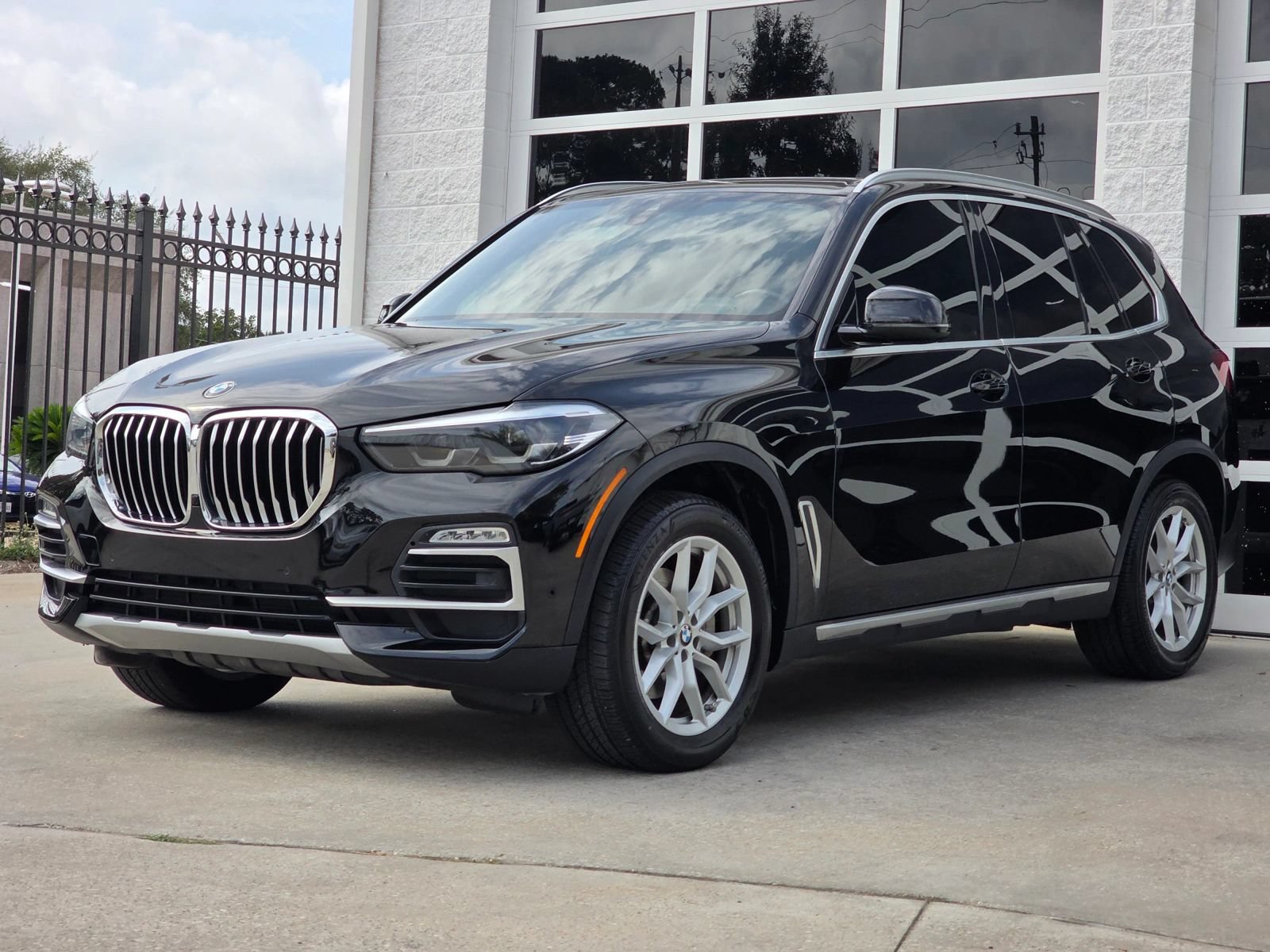 Used 2019 BMW X5 xDrive40i w/ Convenience Package AWD/4WD image 9