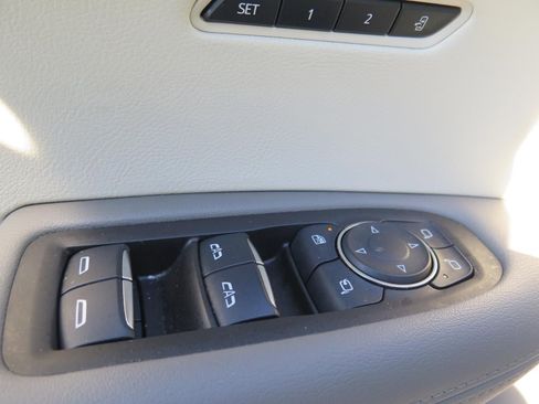 Used 2025 Cadillac XT6 Premium Luxury w/ Technology Package image 10