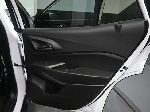 Used 2025 Chevrolet Trax ACTIV FWD image 16