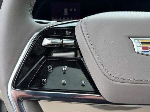 Certified 2025 Cadillac Escalade ESV Premium Luxury Platinum w/ LPO, Floor Liner Package image 38