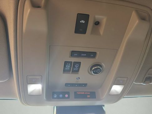 Used 2019 Cadillac Escalade Luxury AWD/4WD image 23