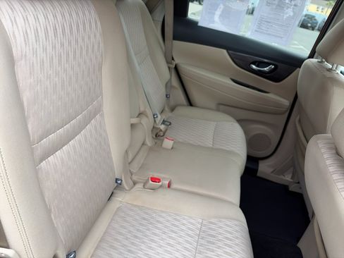 Used 2019 Nissan Rogue SV FWD image 23