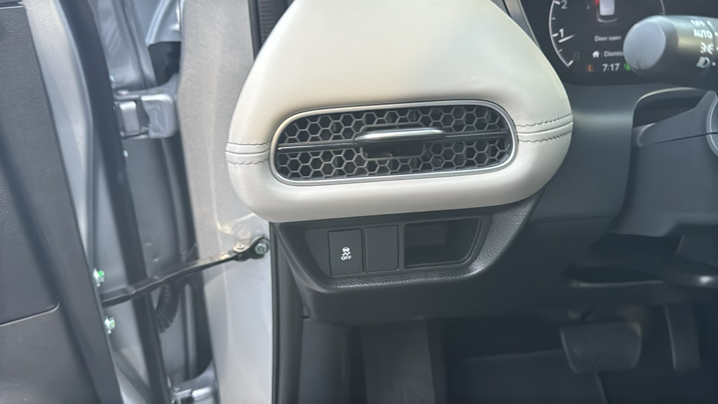 Used 2026 Honda HR-V EX-L image 16