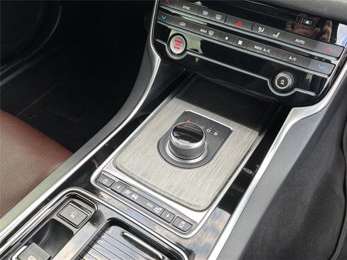 Used 2019 Jaguar XF S AWD/4WD image 19
