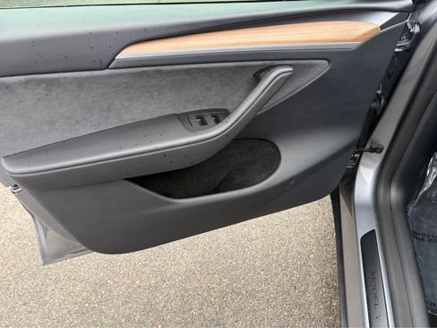 Used 2024 Tesla Model Y Performance image 7