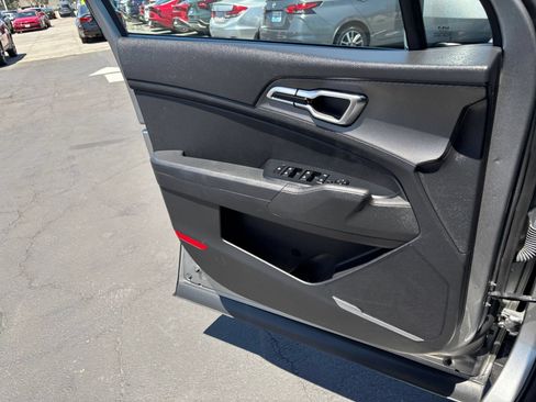Used 2025 Kia Sportage LX FWD image 18