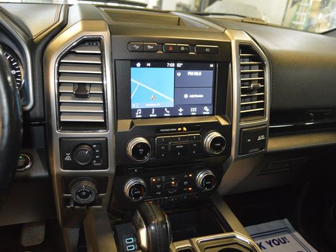 Used 2017 Ford F150 Platinum w/ Equipment Group 701A Luxury image 18