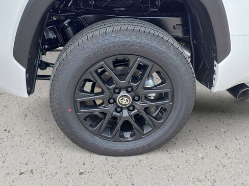 New 2026 Toyota Tundra SR5 AWD/4WD image 32
