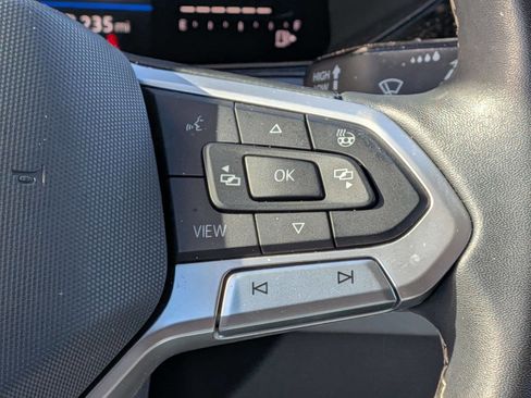 Used 2023 Volkswagen Taos SE w/ Panoramic Sunroof Package image 19