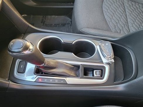 Used 2020 Chevrolet Equinox LT image 25