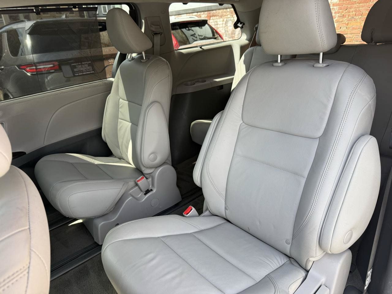 Used 2018 Toyota Sienna XLE Premium AWD/4WD image 7