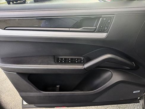 Used 2024 Porsche Cayenne image 24