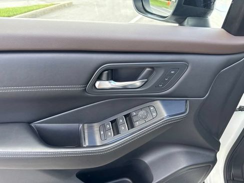 Used 2023 Nissan Rogue SL w/ SL Premium Package AWD/4WD image 15