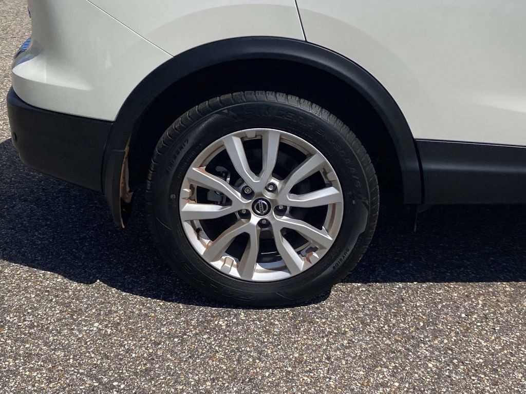 Used 2022 Nissan Rogue Sport SV AWD/4WD image 11