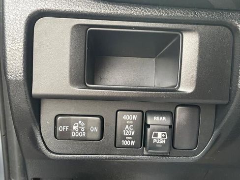 Used 2017 Toyota Tacoma SR5 image 16