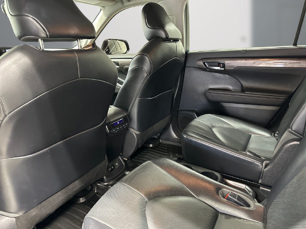 Used 2020 Toyota Highlander Limited FWD image 15