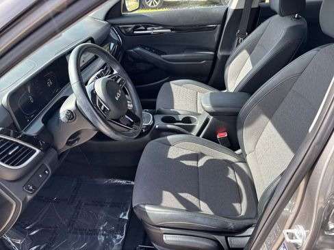 Used 2025 Kia Seltos S FWD image 29