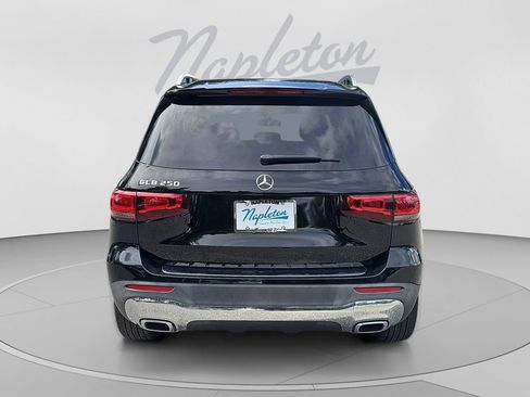 Used 2023 Mercedes-Benz GLB 250 w/ Premium Package image 4